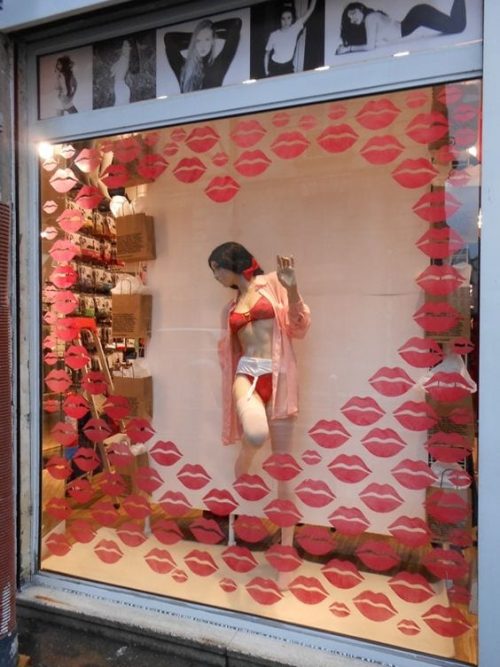Comment attirer plus de clients dans un magasin, une boutique, un restaurant... via l'affichage et la PLV extérieure ? 49 Comment attirer plus de clients dans un magasin, une boutique, un restaurant... via l'affichage et la PLV extérieure ? 49