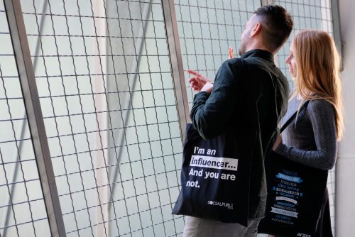 7 stratégies pour fidéliser vos clients et attirer l'attention de vos prospects avec des objets publicitaires ! 8 objet publicitaire