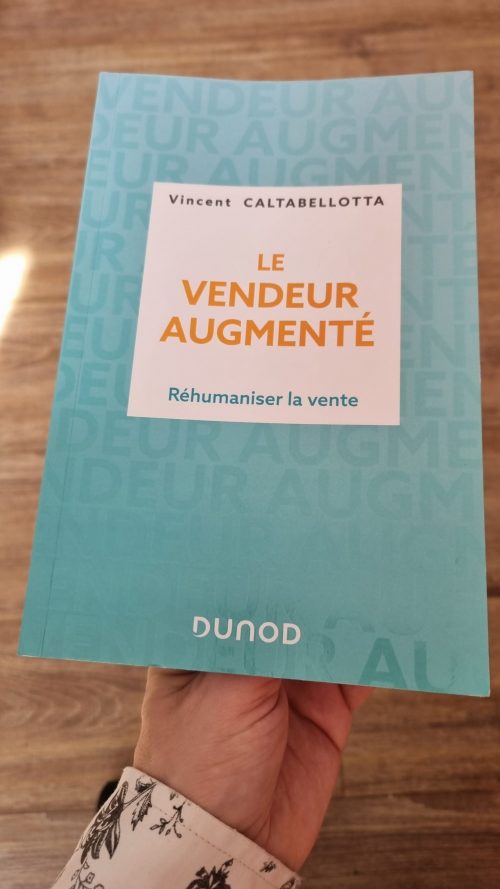 Pourquoi faut il réhumaniser la vente avec l'arrivée du vendeur augmenté boosté à l'IA? - Interview de Vincent Caltabellotta 2 Pourquoi faut il réhumaniser la vente avec l'arrivée du vendeur augmenté boosté à l'IA? - Interview de Vincent Caltabellotta 2