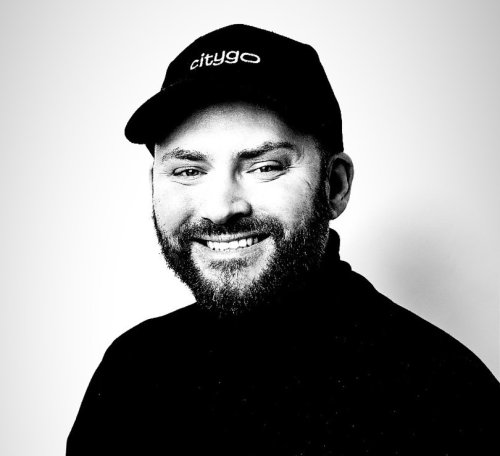 Le Customer Care traite les demandes, mais le but est de réduire le nombre d'interactions non essentielles au service client... 2 Le Customer Care traite les demandes, mais le but est de réduire le nombre d'interactions non essentielles au service client... 2